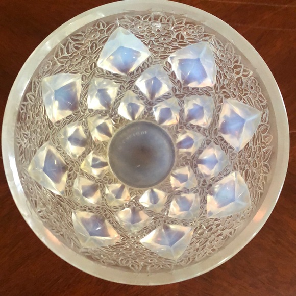 R. Lalique Opalescent Vase - Picture 2 of 3